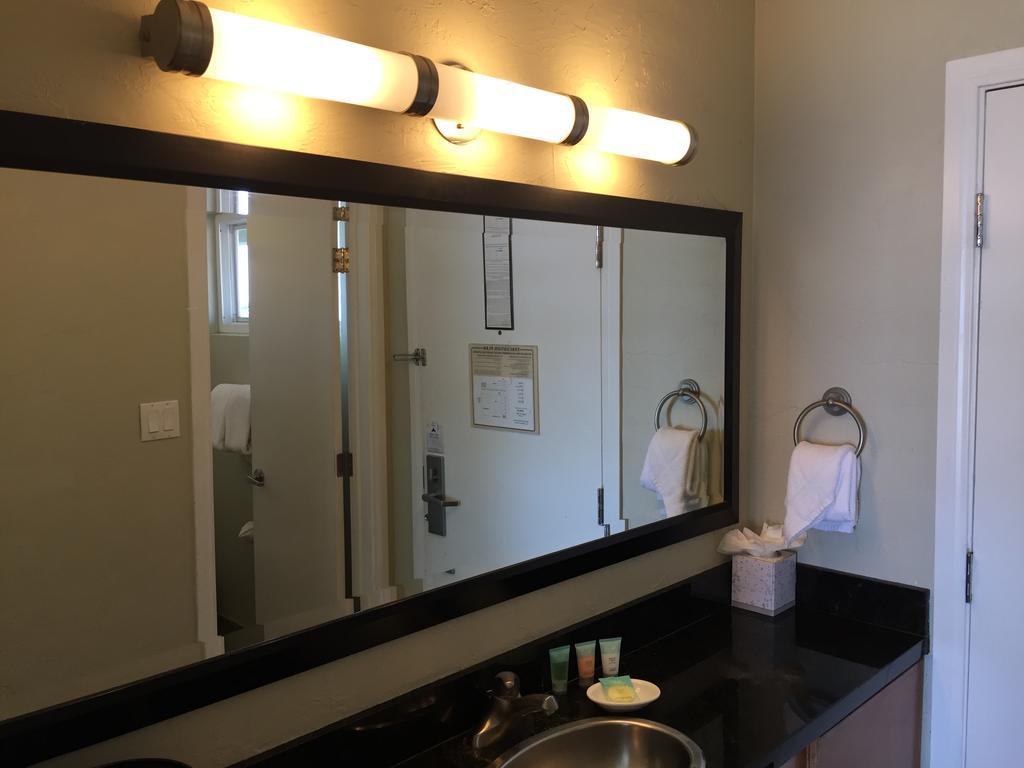 Surfer Beach Hotel San Diego Luaran gambar