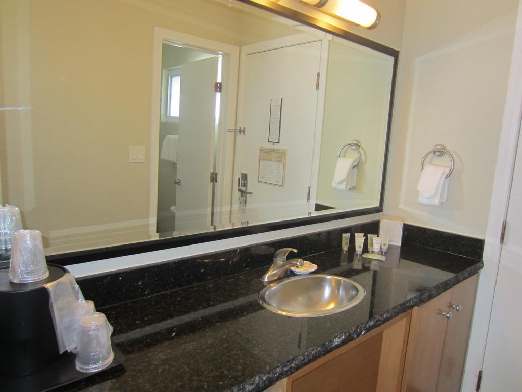 Surfer Beach Hotel San Diego Luaran gambar